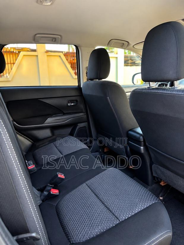 Mitsubishi Outlander SE FWD 2018 Silver