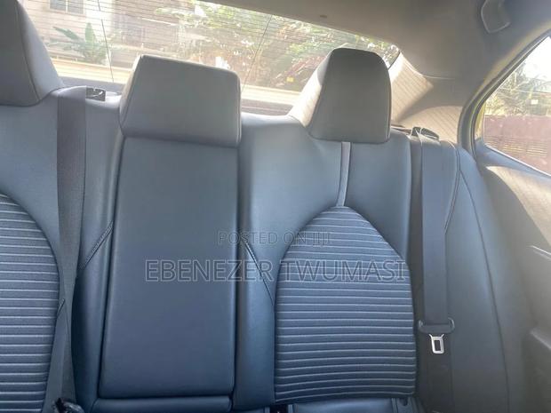 Toyota Camry SE FWD (2.5L 4cyl 8AM) 2018 Gray