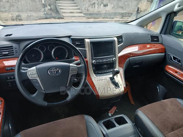 Toyota Alphard 2014 White