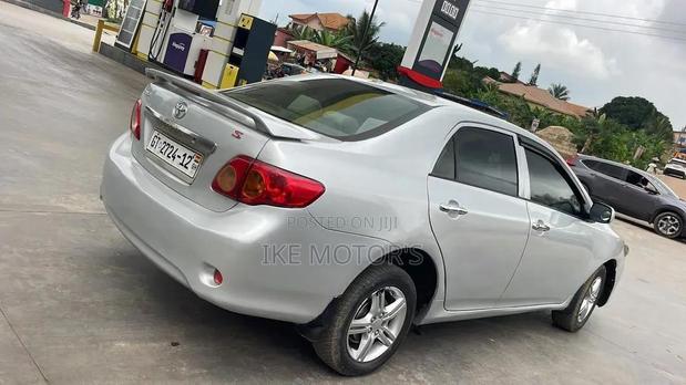 Toyota Corolla 2010 Silver