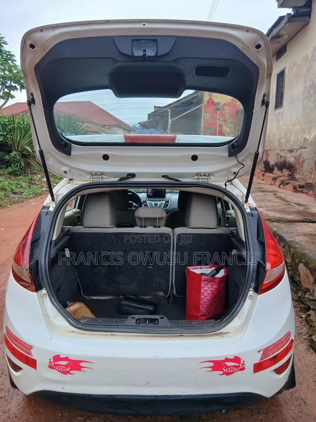 Ford Fiesta SE Hatchback 2012 White
