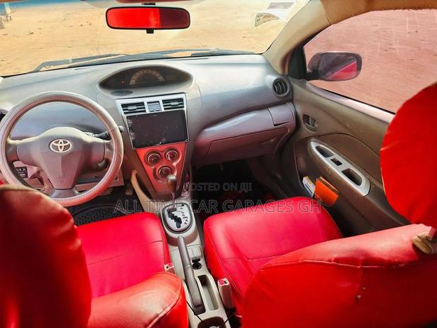 Toyota Belta 2009 Red