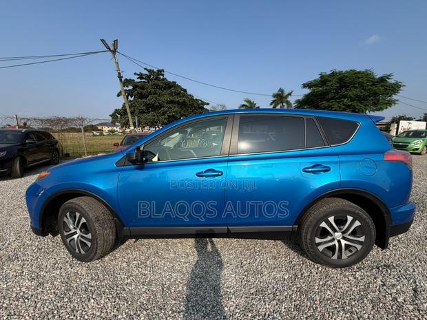 Toyota RAV4 2018 Blue