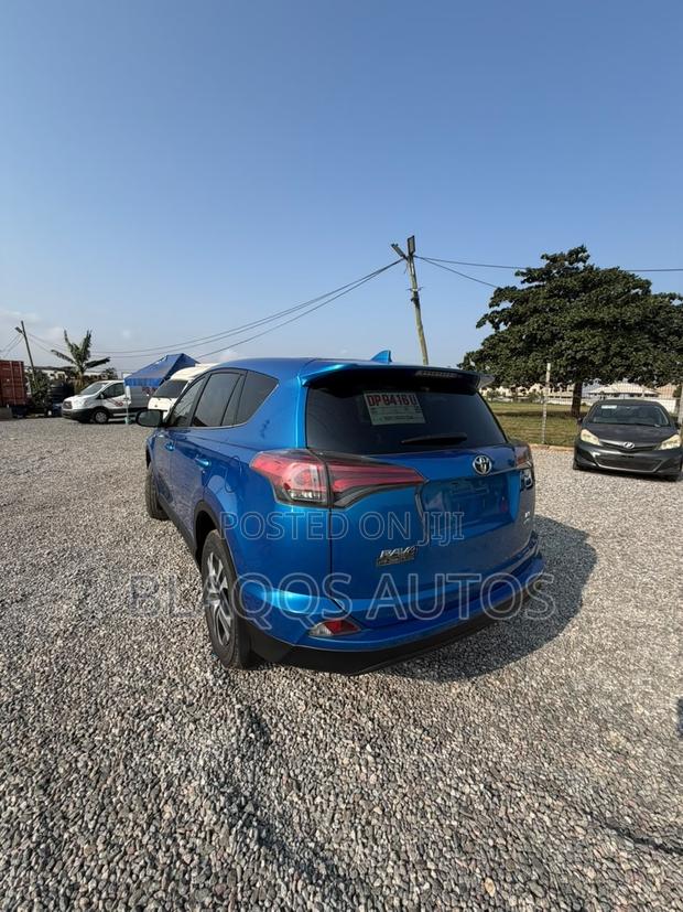 Toyota RAV4 2018 Blue