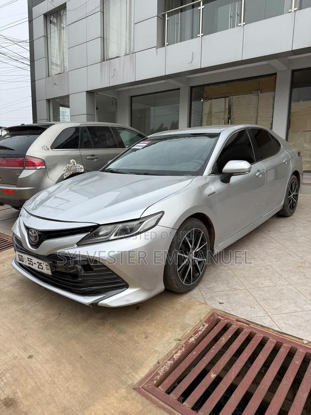 Toyota Camry 2019 Gray