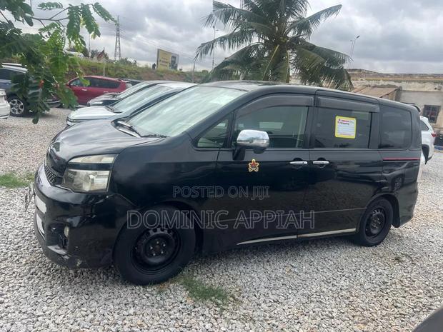 Toyota Voxy 2012 Black