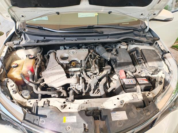 Toyota Corolla LE Eco (1.8L 4cyl 2A) 2019 White