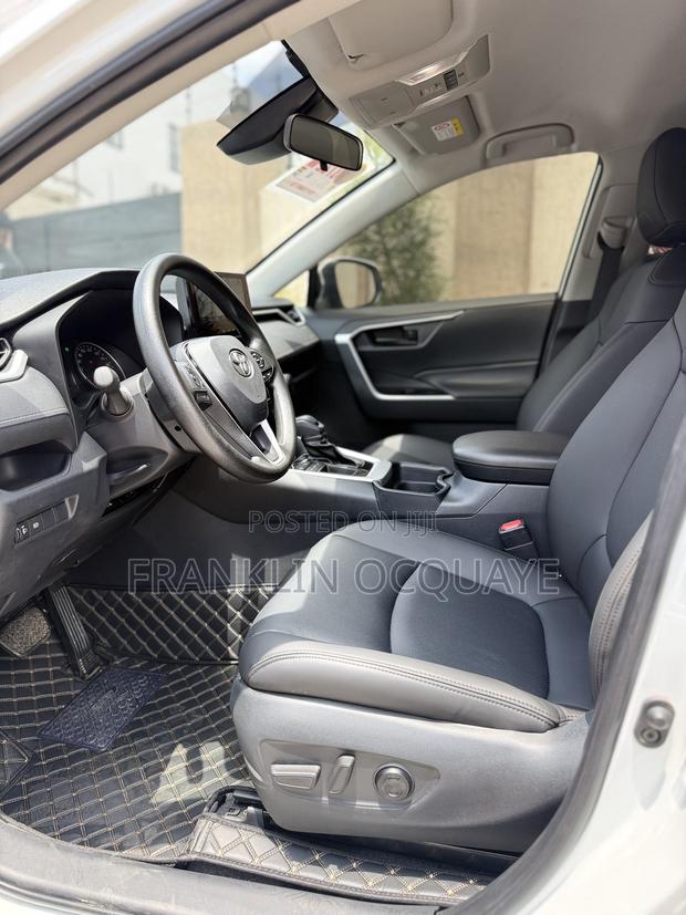 Toyota RAV4 LE 2025 White