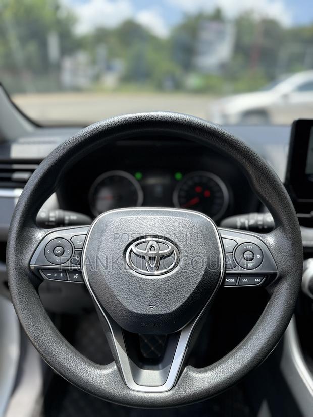 Toyota RAV4 LE 2025 White