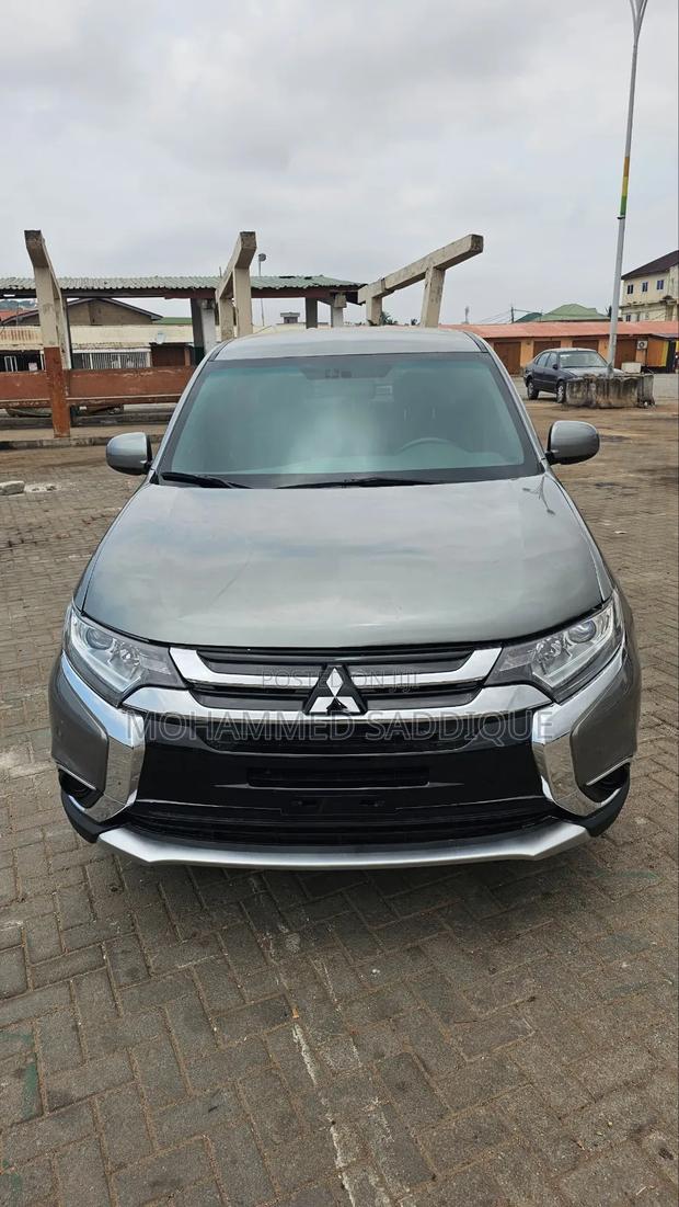 Mitsubishi Outlander 2021 Gray
