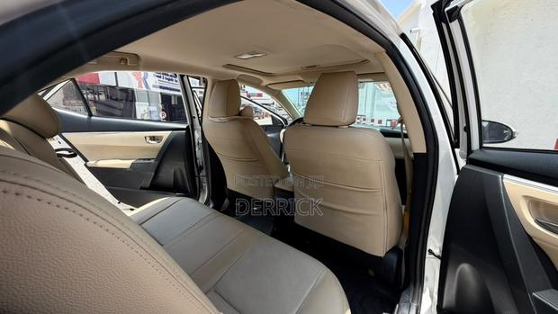 Toyota Corolla LE Eco (1.8L 4cyl 2A) 2019 White