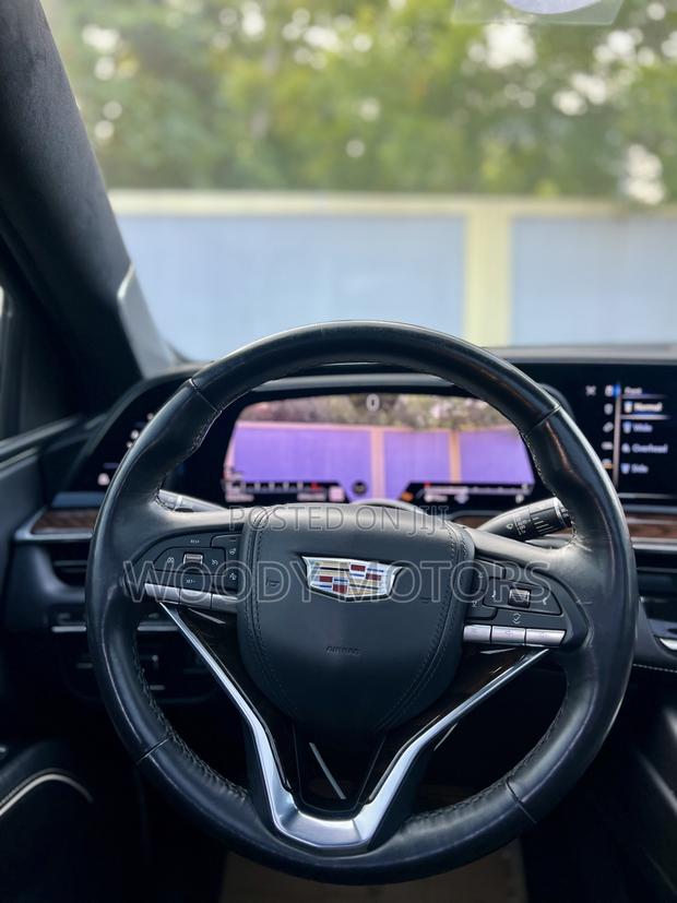 Cadillac Escalade 2022 White
