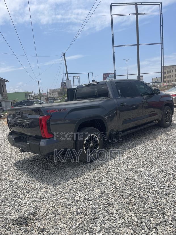 Toyota Tundra 2024 Gray