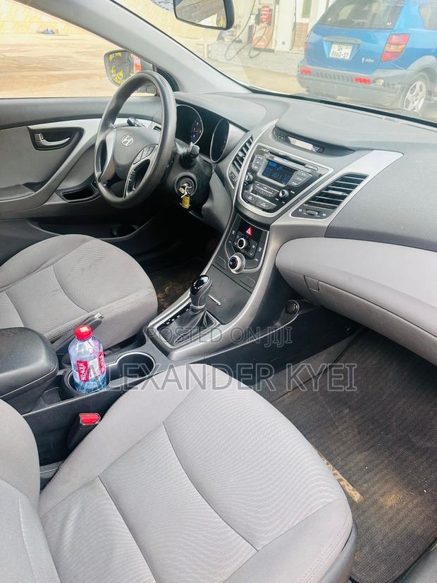 Hyundai Elantra SE Sedan FWD (1.8L 4cyl 6A) 2016 White
