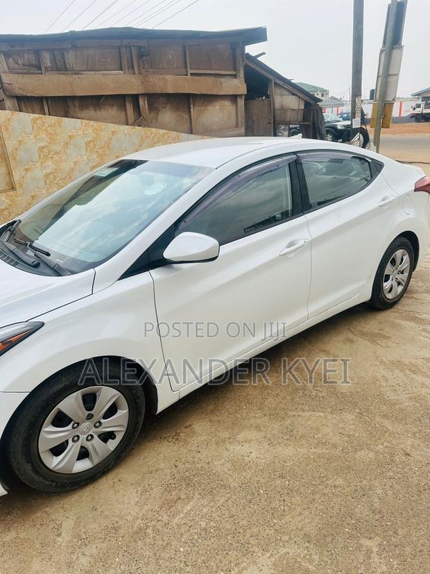 Hyundai Elantra SE Sedan FWD (1.8L 4cyl 6A) 2016 White