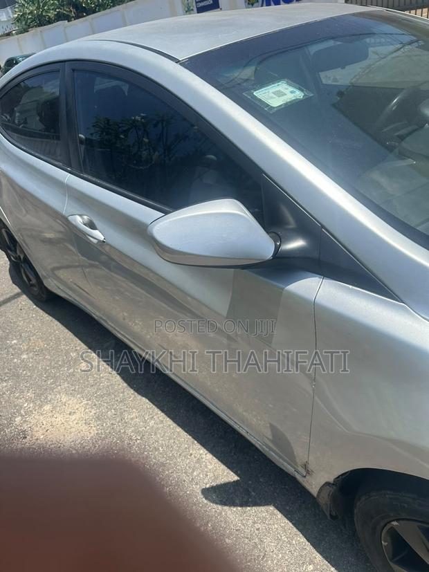 Hyundai Elantra GLS Sedan FWD (1.8L 4cyl 6A) 2013 Gray