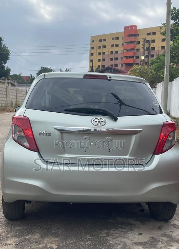 Toyota Vitz 2014 Silver