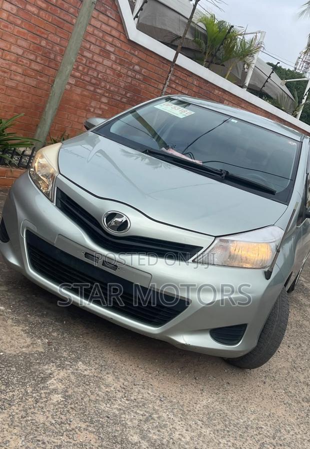 Toyota Vitz 2014 Silver