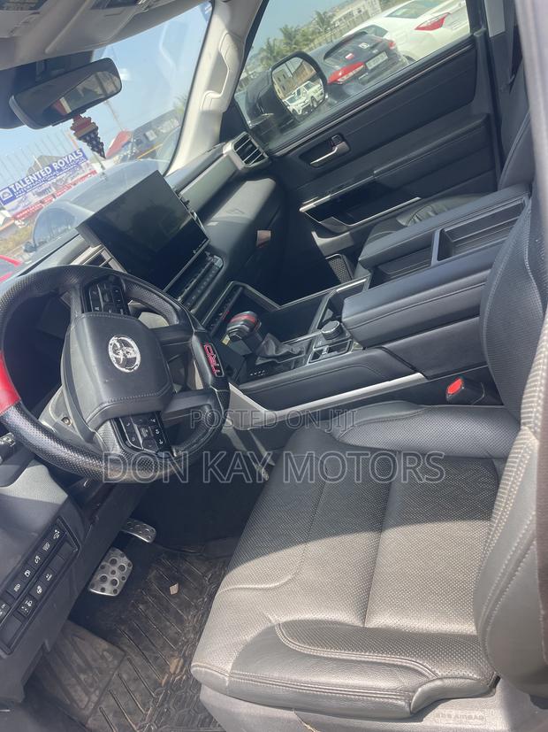 Toyota Tundra 2024 Black