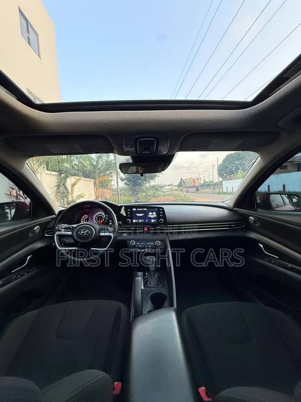 Hyundai Elantra Limited 2021 Red