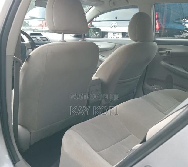Toyota Corolla LE 4dr Sedan (1.8L 4cyl 4A) 2013 Silver