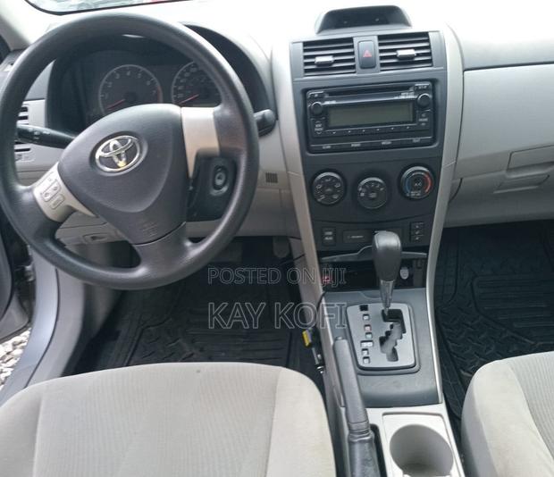 Toyota Corolla LE 4dr Sedan (1.8L 4cyl 4A) 2013 Silver