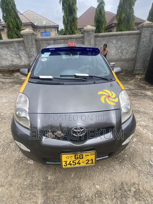 Toyota Yaris 2010 Gray