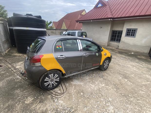 Toyota Yaris 2010 Gray