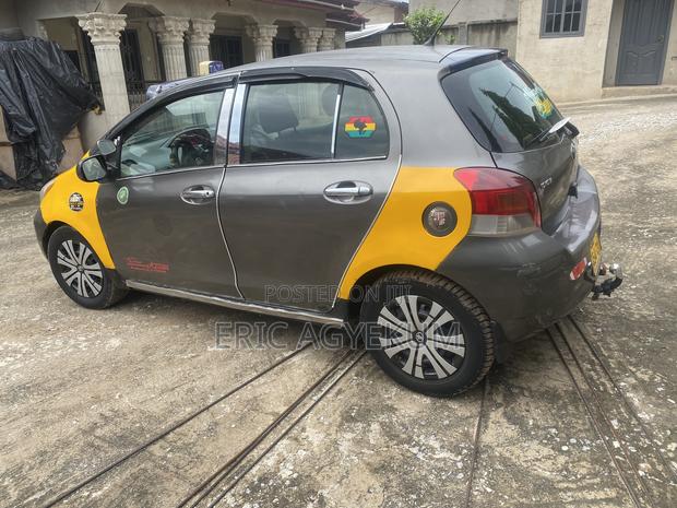 Toyota Yaris 2010 Gray