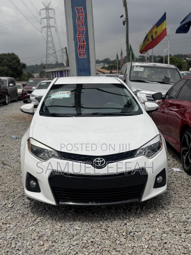 Toyota Corolla S 4dr Sedan (1.8L 4cyl CVT) 2016 White