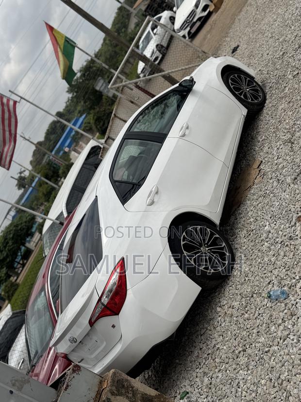 Toyota Corolla S 4dr Sedan (1.8L 4cyl CVT) 2016 White