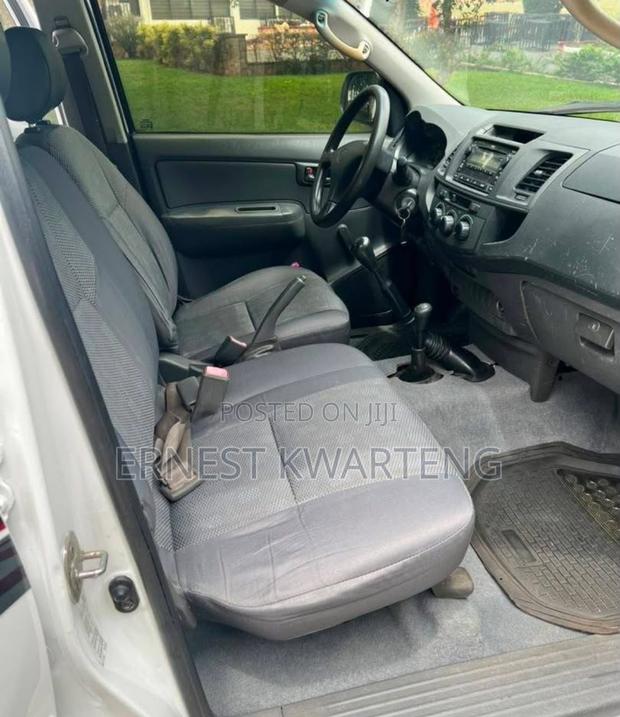 Toyota Hilux 2013 White