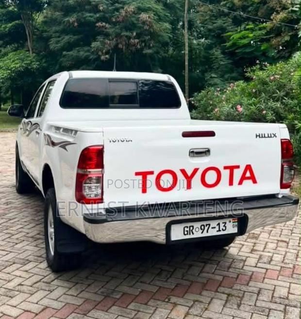 Toyota Hilux 2013 White
