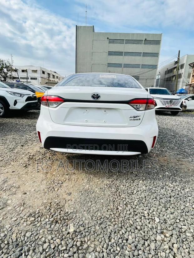 Toyota Corolla Hatchback 2021 White
