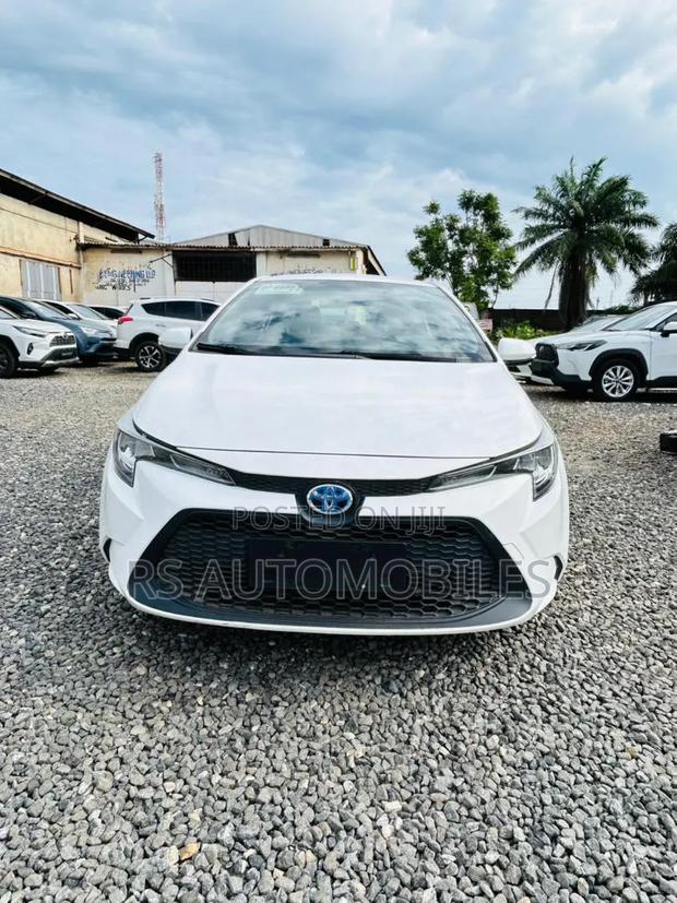 Toyota Corolla Hatchback 2021 White