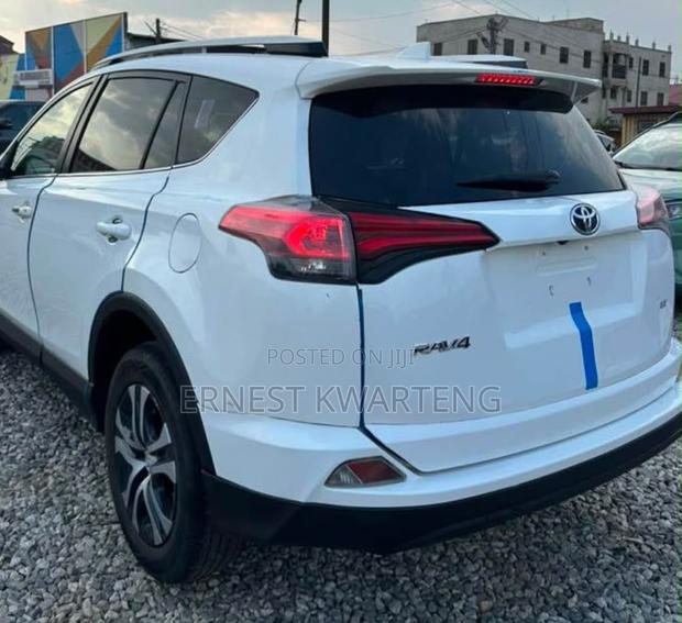 Toyota RAV4 2017 White