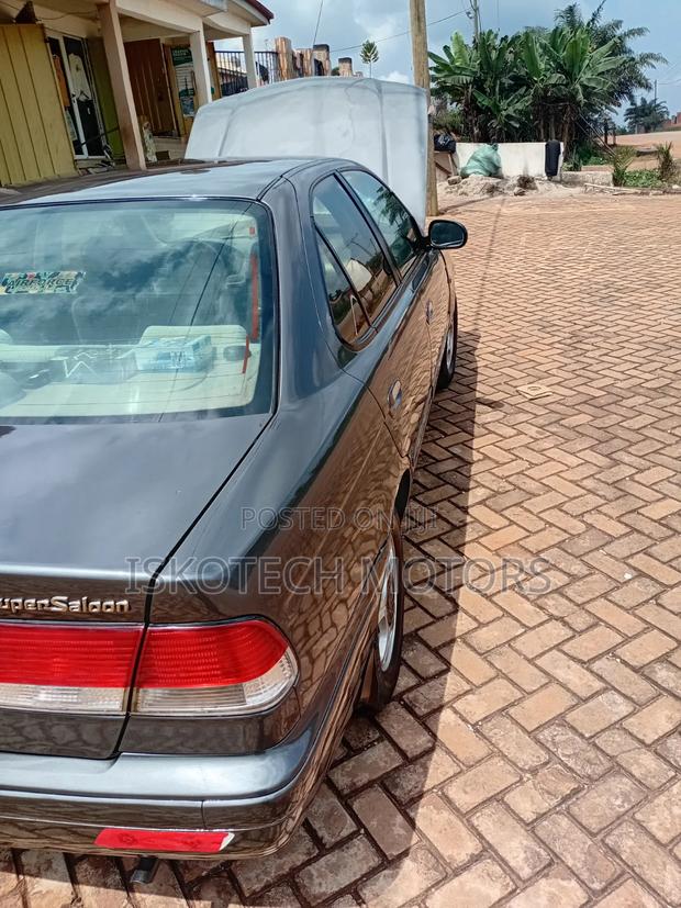 Nissan Sunny 2000 Black
