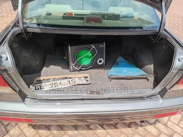 Nissan Sunny 2000 Black