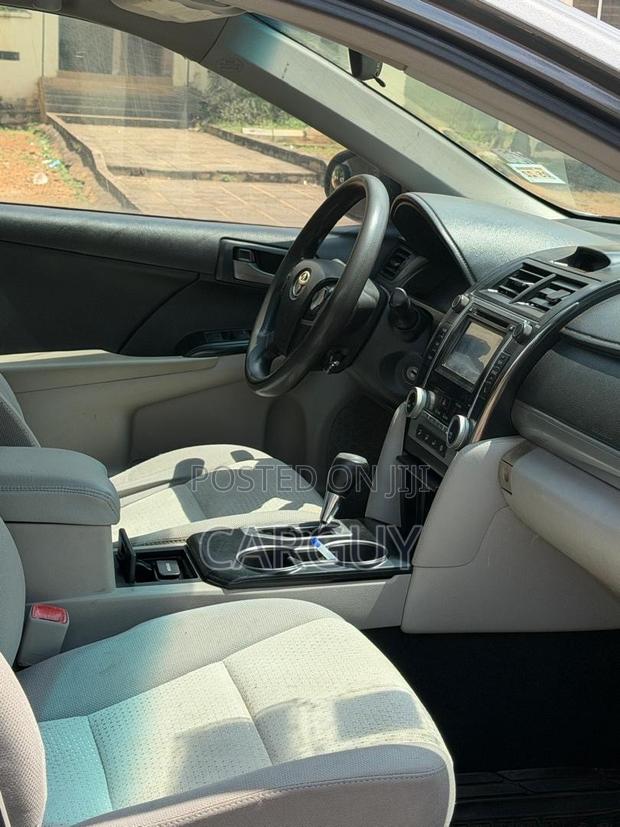Toyota Camry LE 4dr Sedan (2.5L 4cyl 6A) 2014 Gray