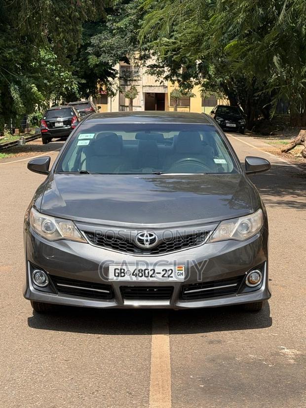 Toyota Camry LE 4dr Sedan (2.5L 4cyl 6A) 2014 Gray