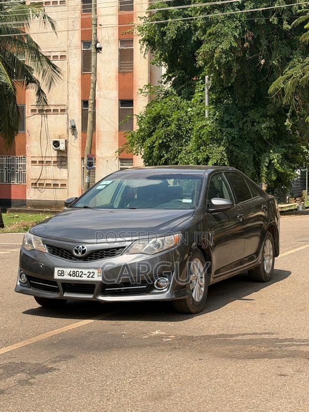 Toyota Camry LE 4dr Sedan (2.5L 4cyl 6A) 2014 Gray