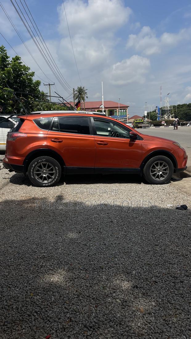 Toyota RAV4 SE 4dr SUV AWD (2.5L 4cyl 6A) 2018 Orange
