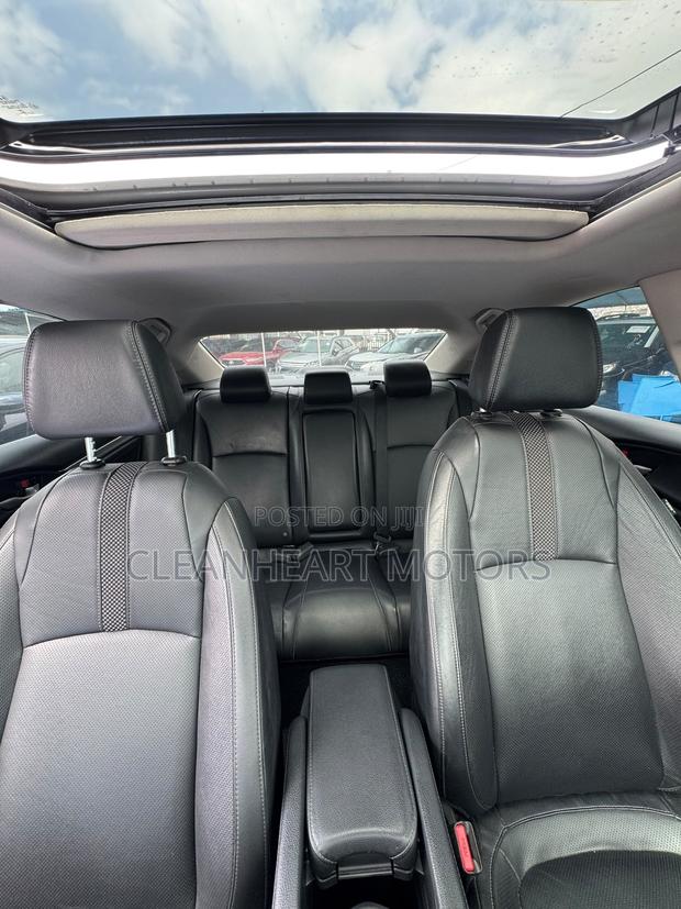 Honda Civic Touring Sedan 2019 White