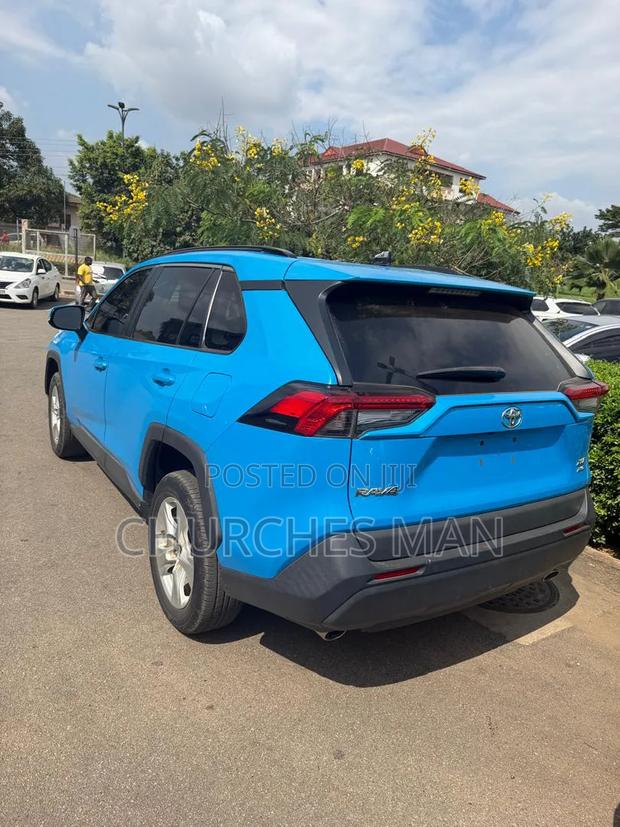 Toyota RAV4 2021 White