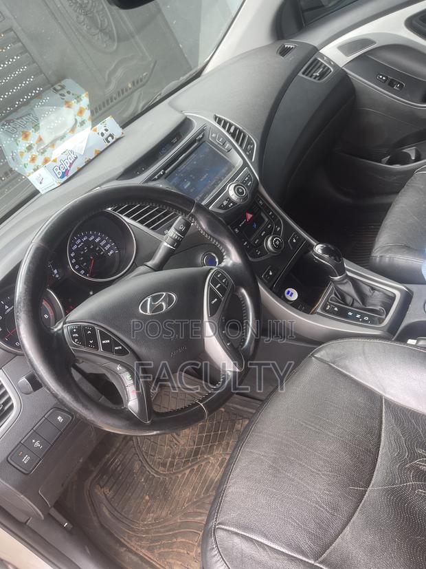 Hyundai Elantra Limited 4dr Sedan (1.8L 4cyl 6A) 2014 Silver