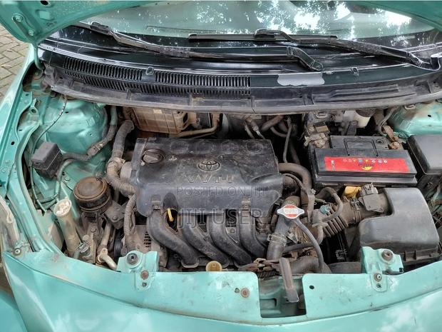 Toyota Yaris Base Sedan 4dr 2010 Green