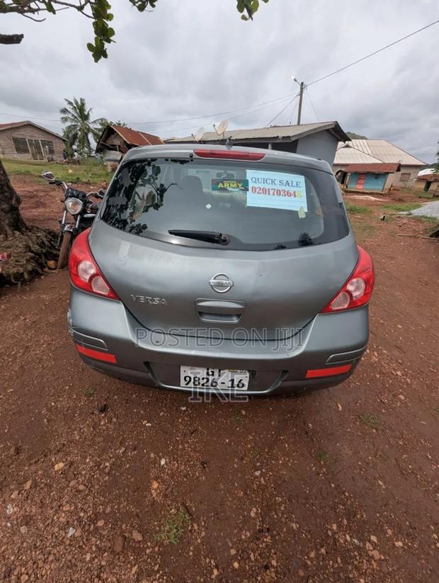 Nissan Versa 2009 Gray