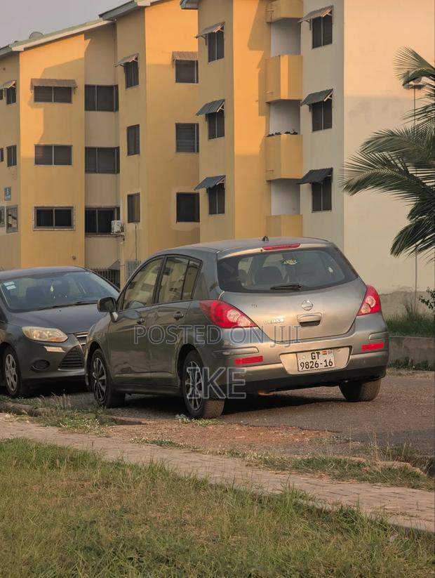 Nissan Versa 2009 Gray