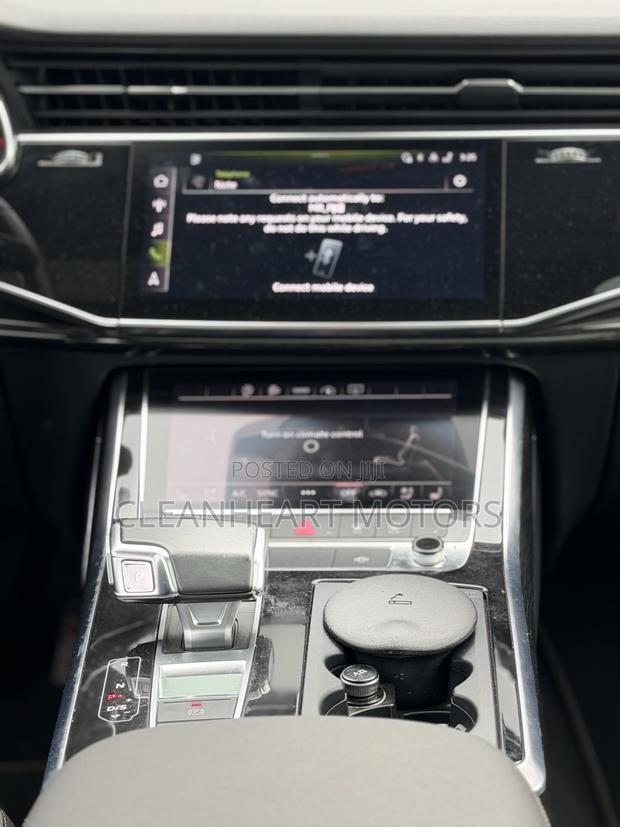 Audi Q8 2022 White