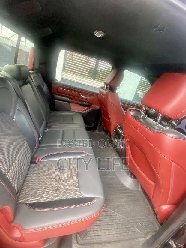 RAM 1500 2022 Black